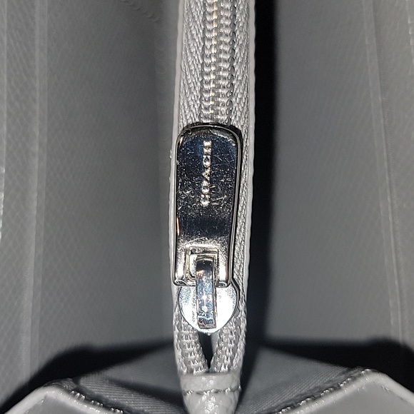 Coach Women's Zip Around accordion Wallet in Pebbled Leather Metallic silver - Picture 6 of 14